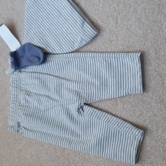 3 For $30. 4 piece matching set. Bodysuit, socks, hat, pants - Picture 6 of 9